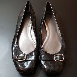 Studio 1940 Blk patent flats with buckle